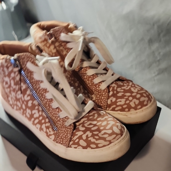 Universal Thread Tan High-Top Sneakers - Picture 4 of 6